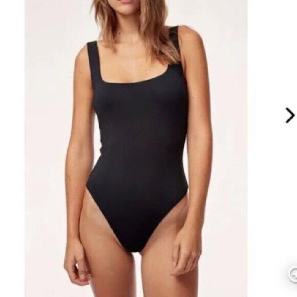 Aritzia Babaton  Sleeveless square-neck bodysuit